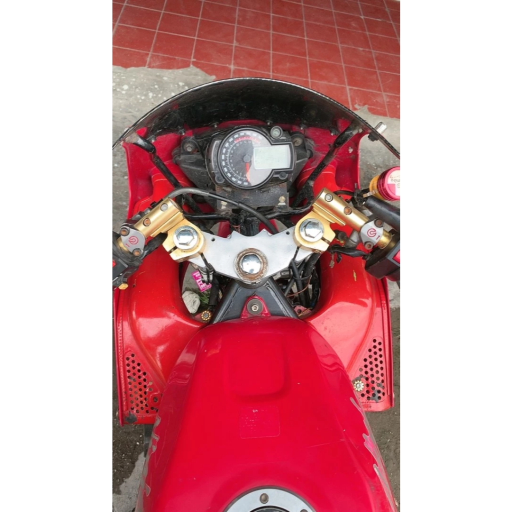 T atas ninja R Rr kupu-kupu segitiga atas ninja segitiga atas ninja R Rr