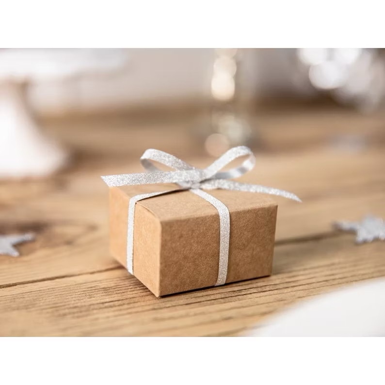 

Kardus Packing Kecil Polos 10x10x5 cm / Kotak Gift Box mini kecil (1 set = 14 lbr)