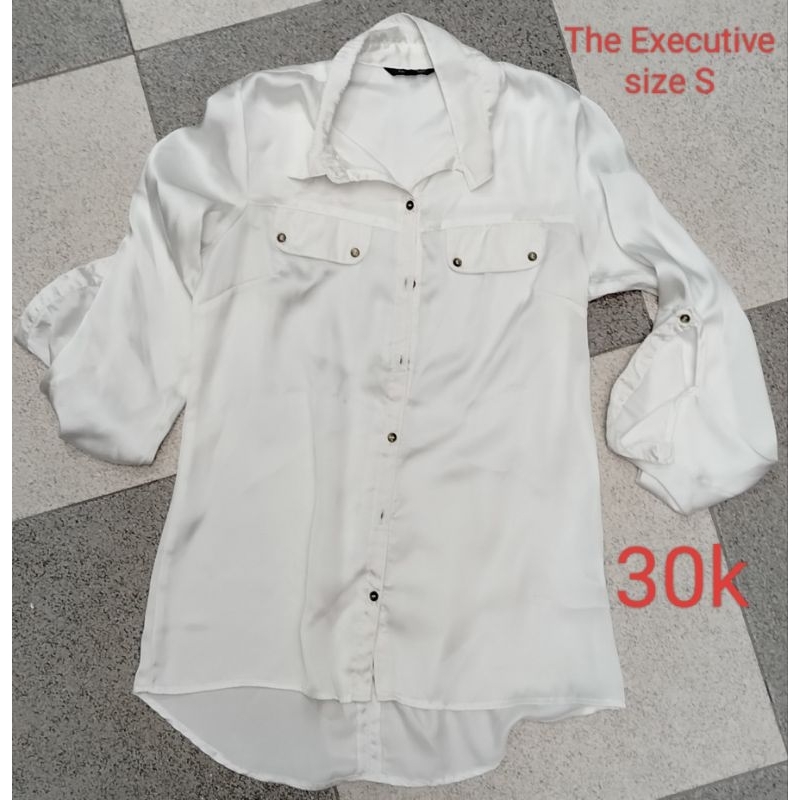 Kemeja wanita size S putih natal christmas The Executive super like new