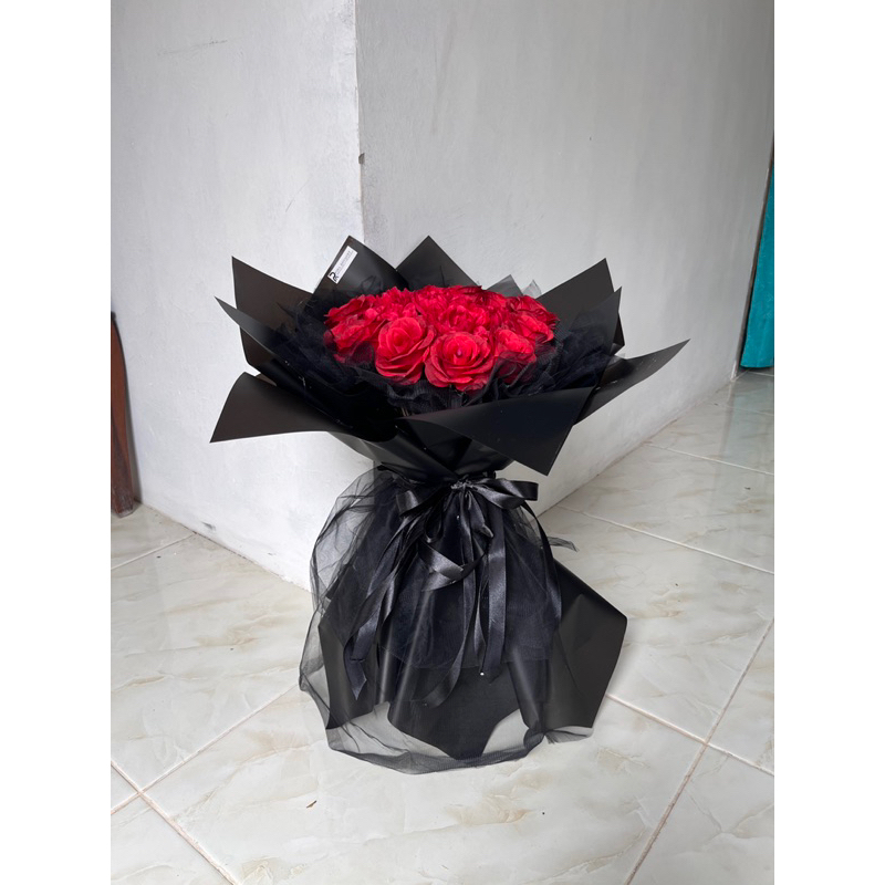 Buket Bunga Hitam Merah
