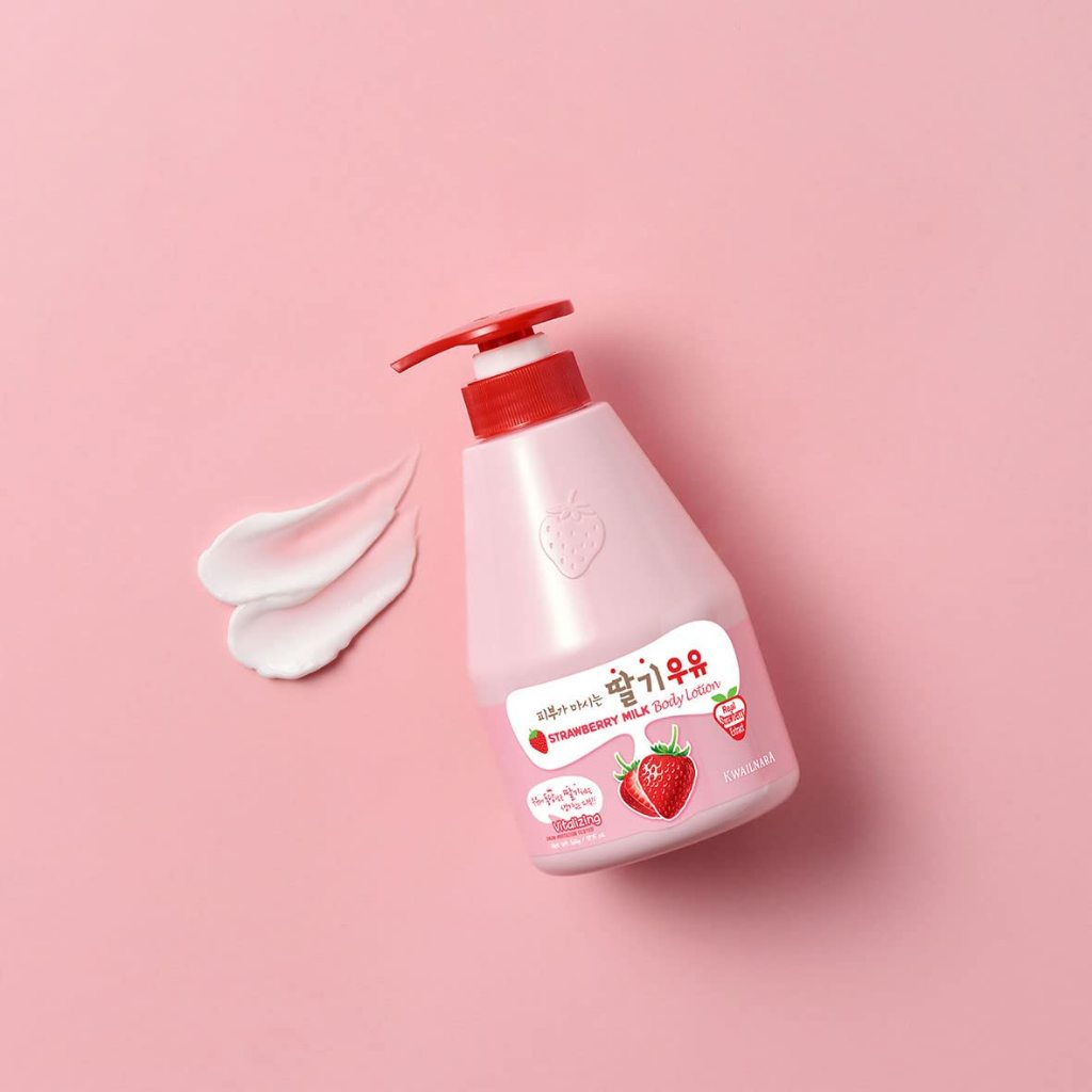 WELCOS KWAILNARA Strawberry Milk Korean Body Lotion 560 g