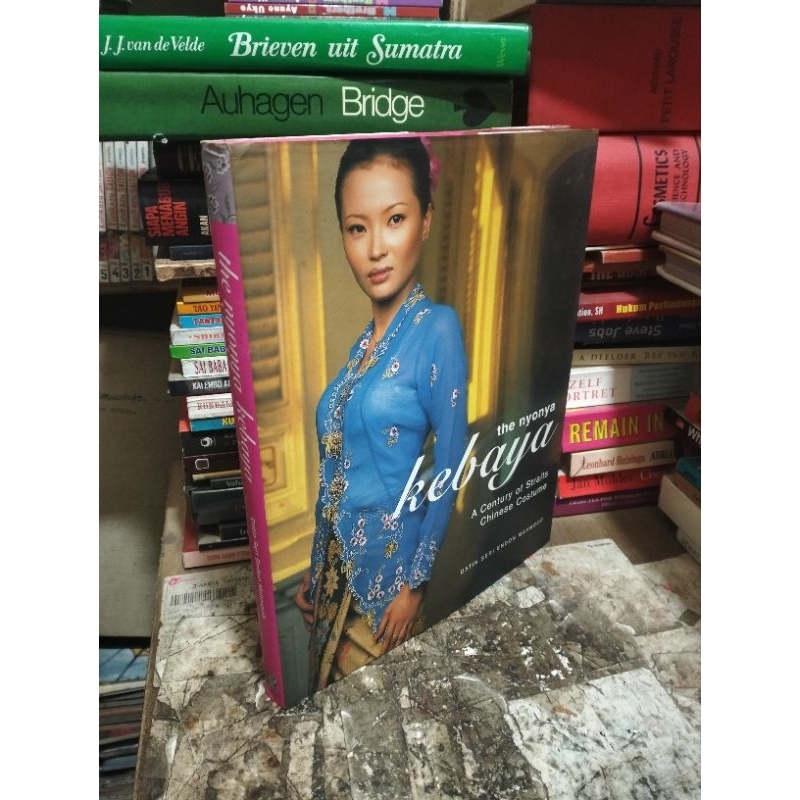 THE NYONYA  KEBAYA  A Century of Straits Chinese Costume By Datin Sri Endon Mahmood