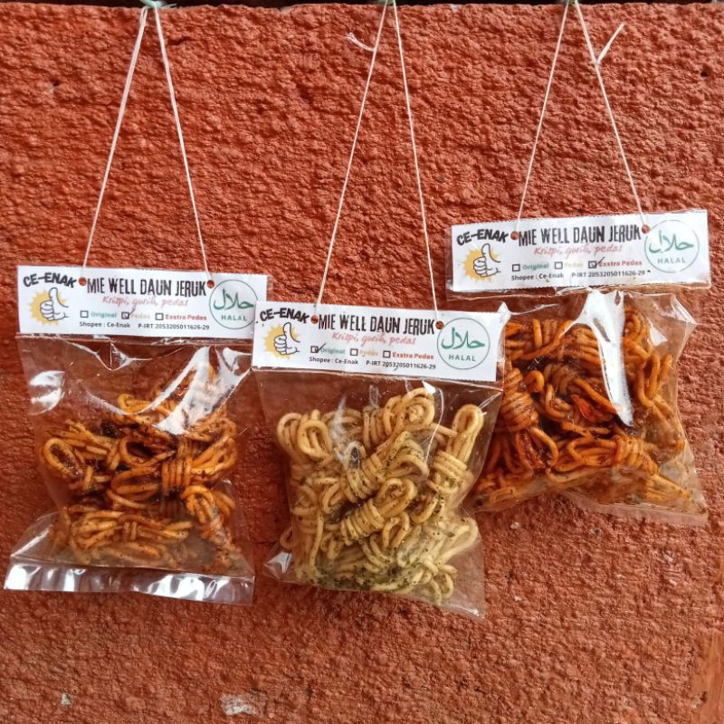 

Paket usaha mie gulung,keripik pangsit, sistik, silung pedas daun jeruk isi 25 bks