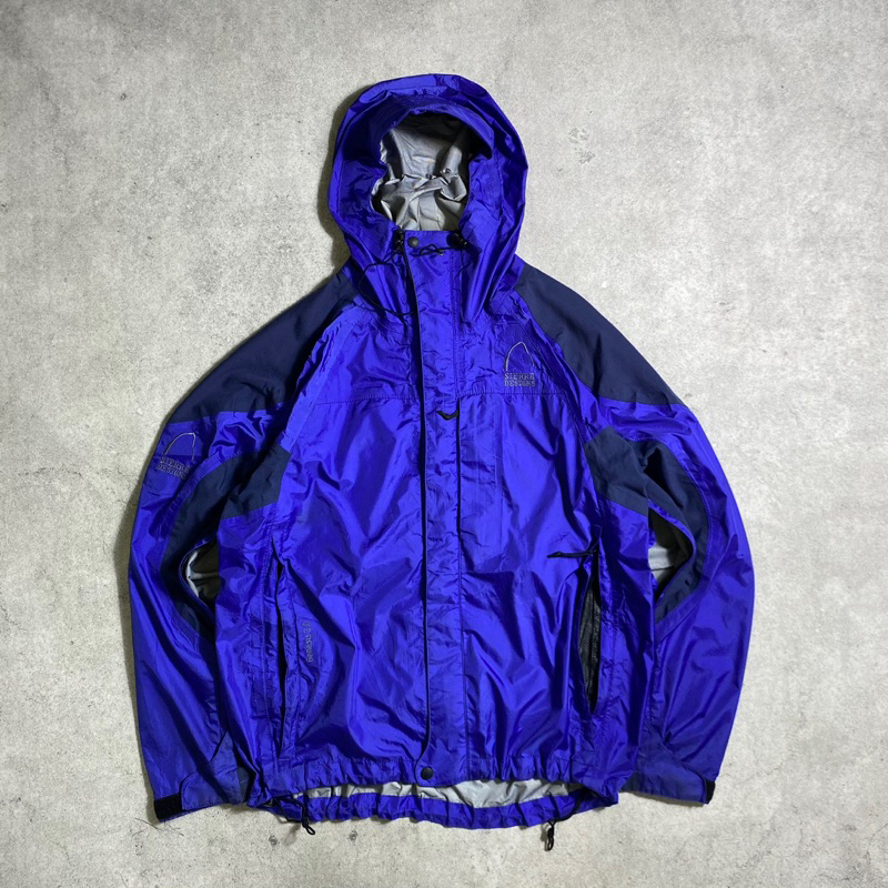 Gorpcore style sierra design outdoor jacket