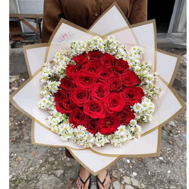 Bucket bunga mawar merah/Bunga segar asli Surabaya