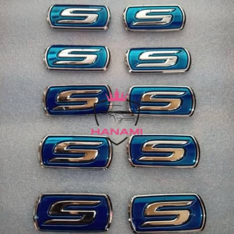 EMBLEM TIPE S BLUE AVANZA ORIGINAL EMBLEM TIPE S BIRU BAGASI BELAKANG AVANZA