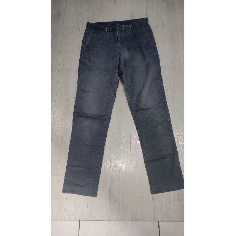 celana panjang uniqlo warna abu-abu