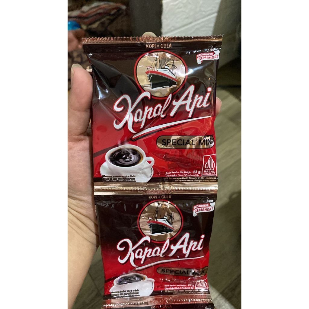 

Kopi kapal api Merah Bubuk Hitam Special Renceng 23GR mix 10 sachet