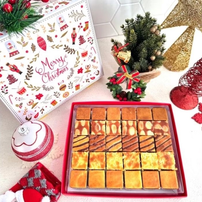 

Hampers Natal Christmas Lapis Legit Bites Premium Butter || Mix 5 rasa (Original, Nutella, Cheese, Almond & Moka) (isi 30 bites )