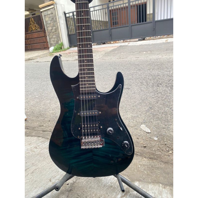 Gitar Ibanez AZ custom