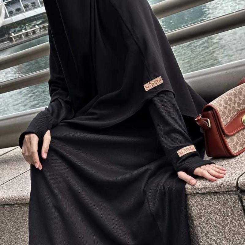 Abaya Mahira