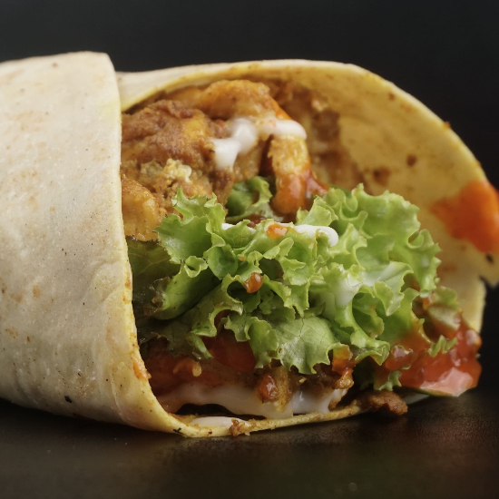 

SUKA CHICKEN (daging ayam, sayuran, saus spesial, dan kulit tortila)