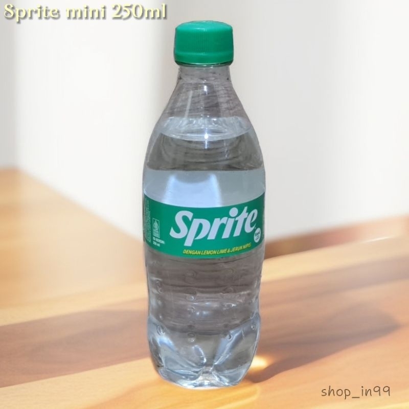 

Sprite minuman berkarbonasi rasa lemon lime botol PET