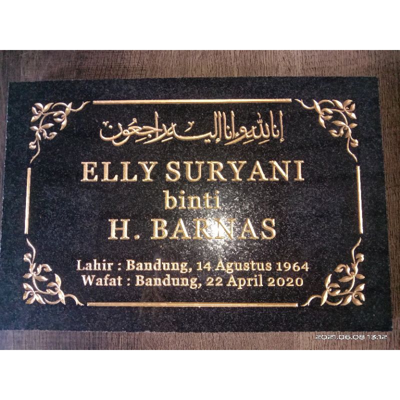 Batu Nisan Kuburan Granit Hitam ukuran 20x30 / 30x40