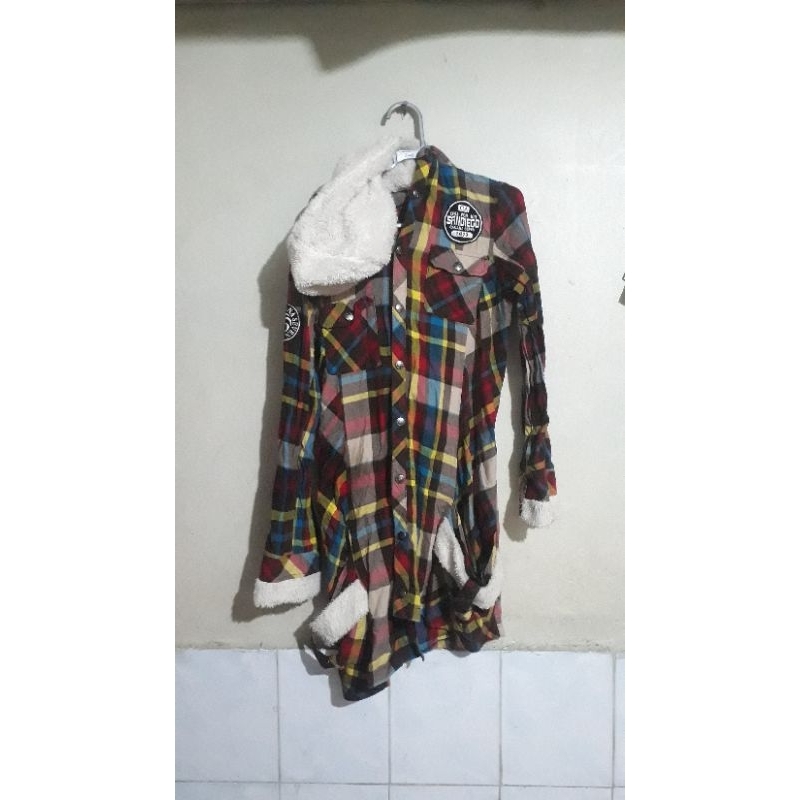 Kemeja Hoodie Bulu Atasan Cewek Bekas Pakaian Prelove