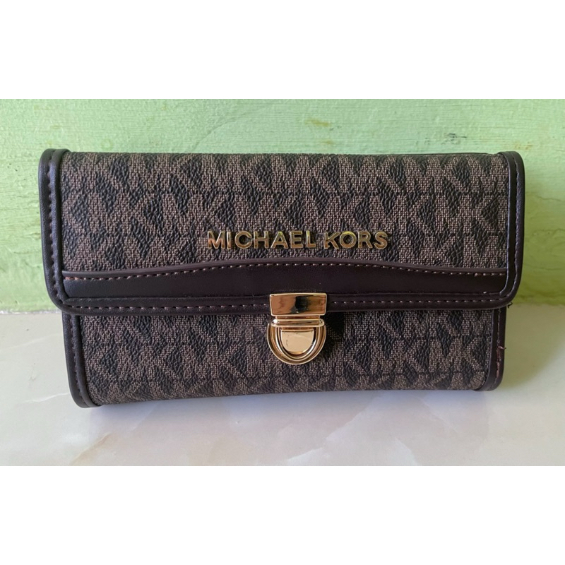 Preloved Dompet Wanita Lipat Michael Kors