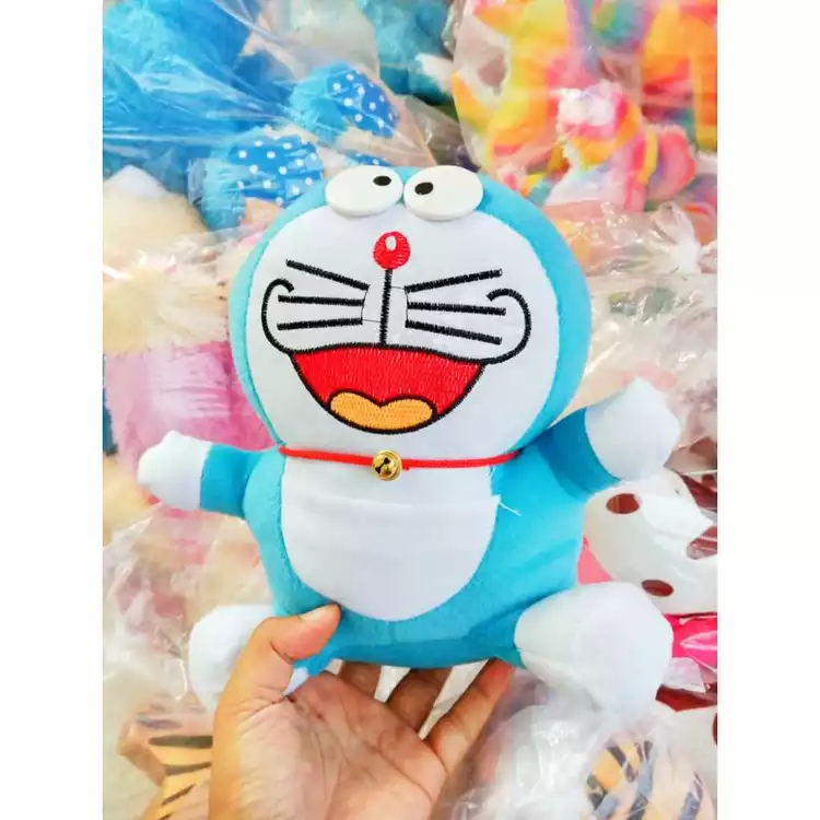 Boneka capit doraemon besar