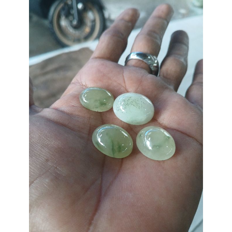 Batu Cincin Giok Aceh Hijau Segar