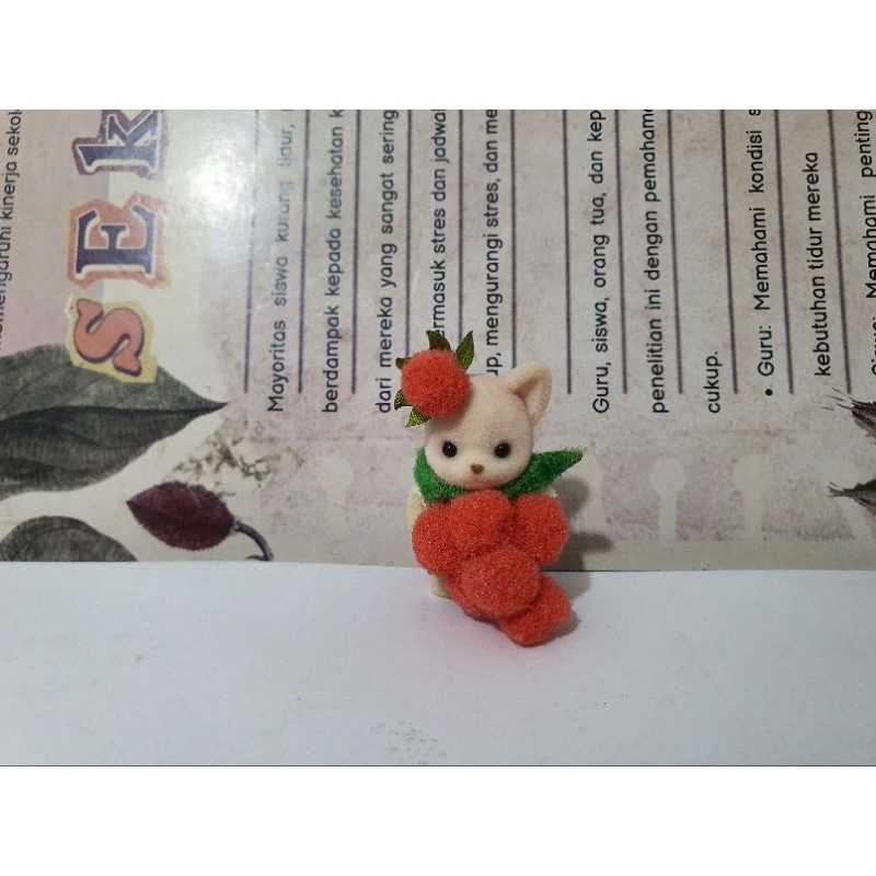 Sylvanian Families - Baby with Fruit Cloth (Preloved)