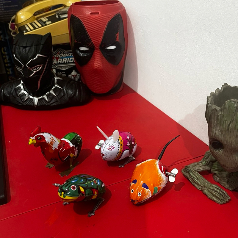 Tintoys Hewan, Satelite, Heliopter
