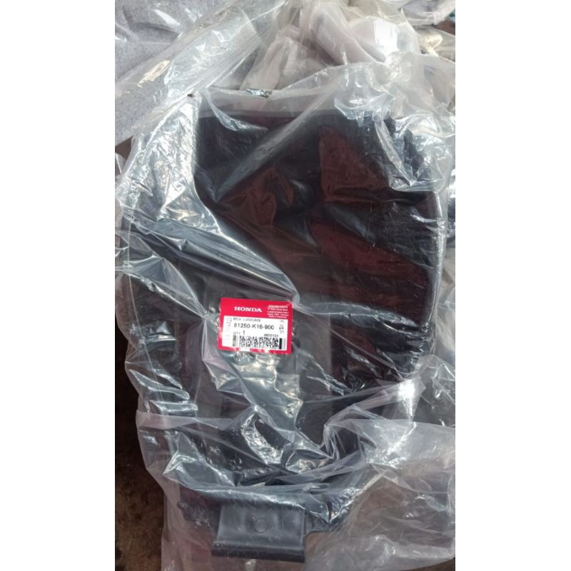Box bagasi honda  / bok helm bawah jok scoopy k16 original 81250-k16-900 ( 2013 - 2016 )