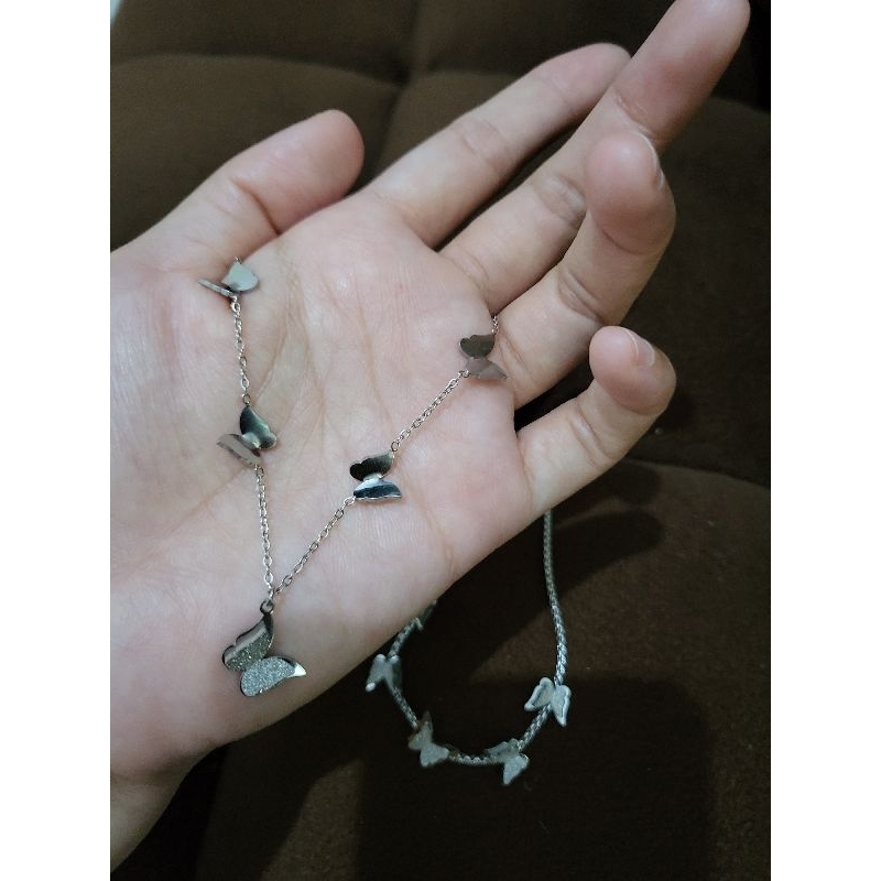 kalung besi putih