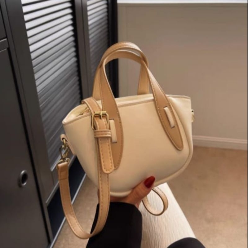 Tas selempang unik / Tas selempang wanita / Tas selempang cewek / Slingbag wanita / Slingbag cewek /