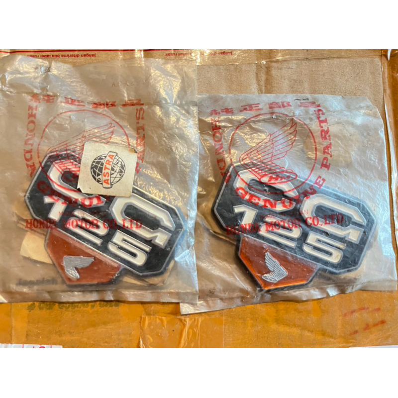 LOGO EMBLEM EMBLIM TUTUP BOX AKI ACCU HONDA CG CG125 CG 125 ORI ORIGINAL 87129-397-000 / 87128-397-0