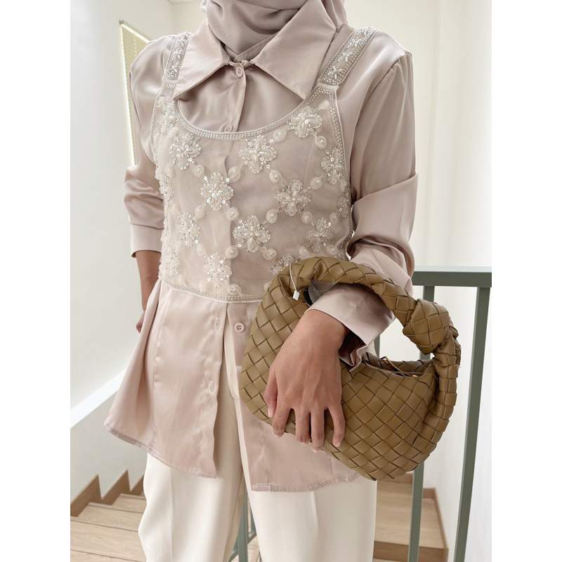 Outer Crop Tile manik