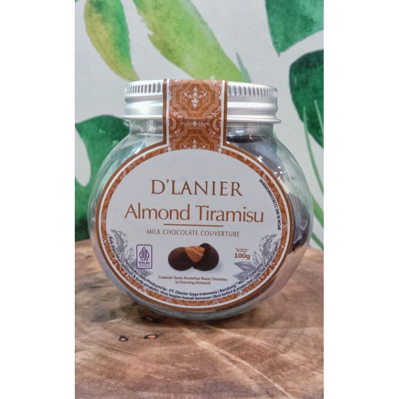 

D'Lanier Almond Tiramisu Milk Chocolate Couverture/Coklat Susu Kovertur Rasa Tiramisu isi Kacang Almond 100gr