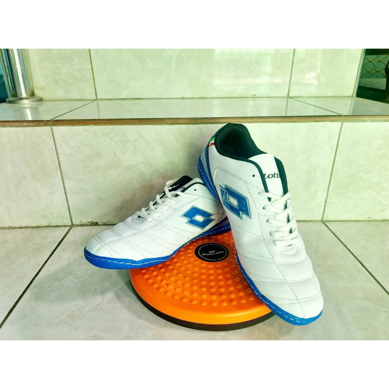 sepatu futsal lotto