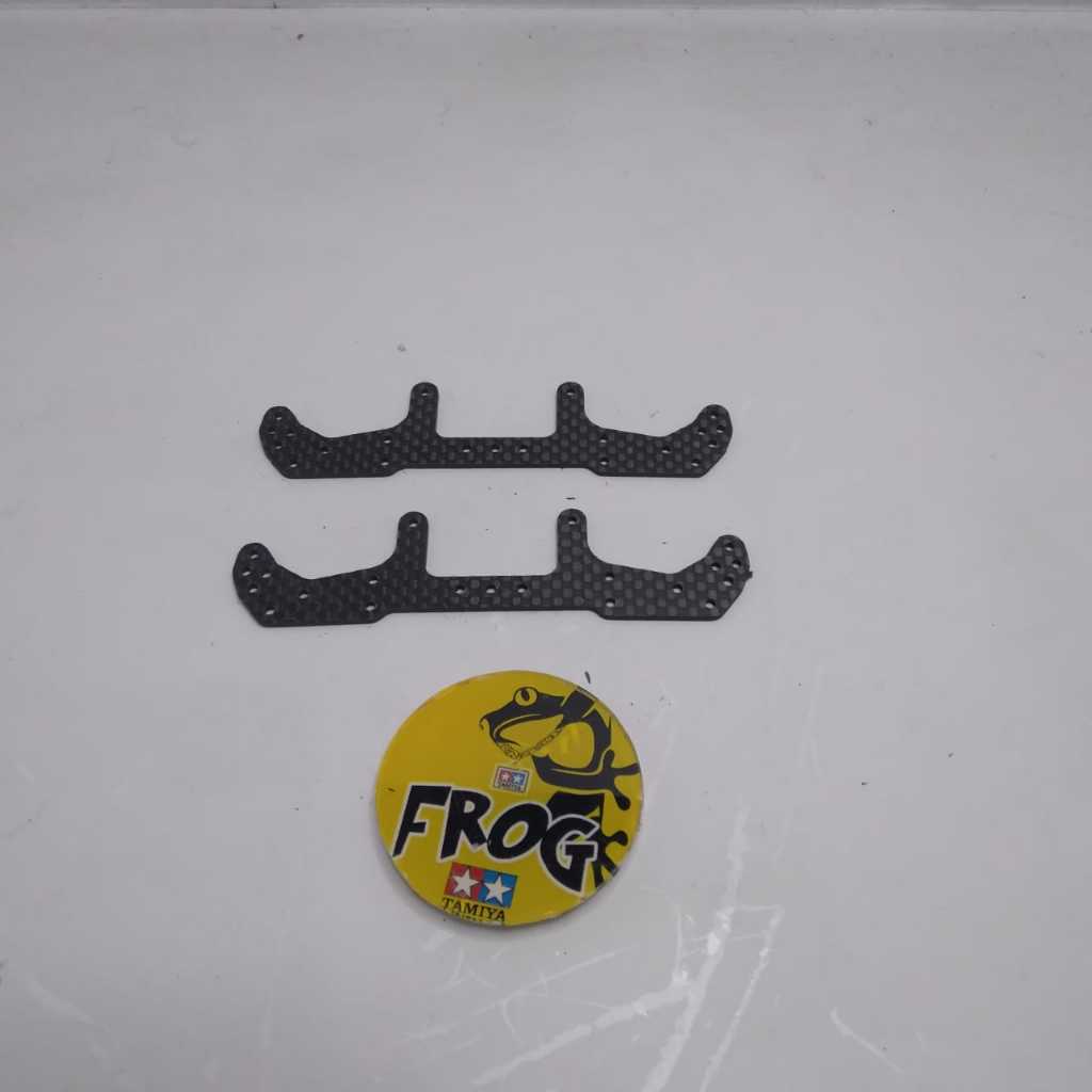 REP TAMIYA 95043 HG CARBON REAR ROLLER STAY