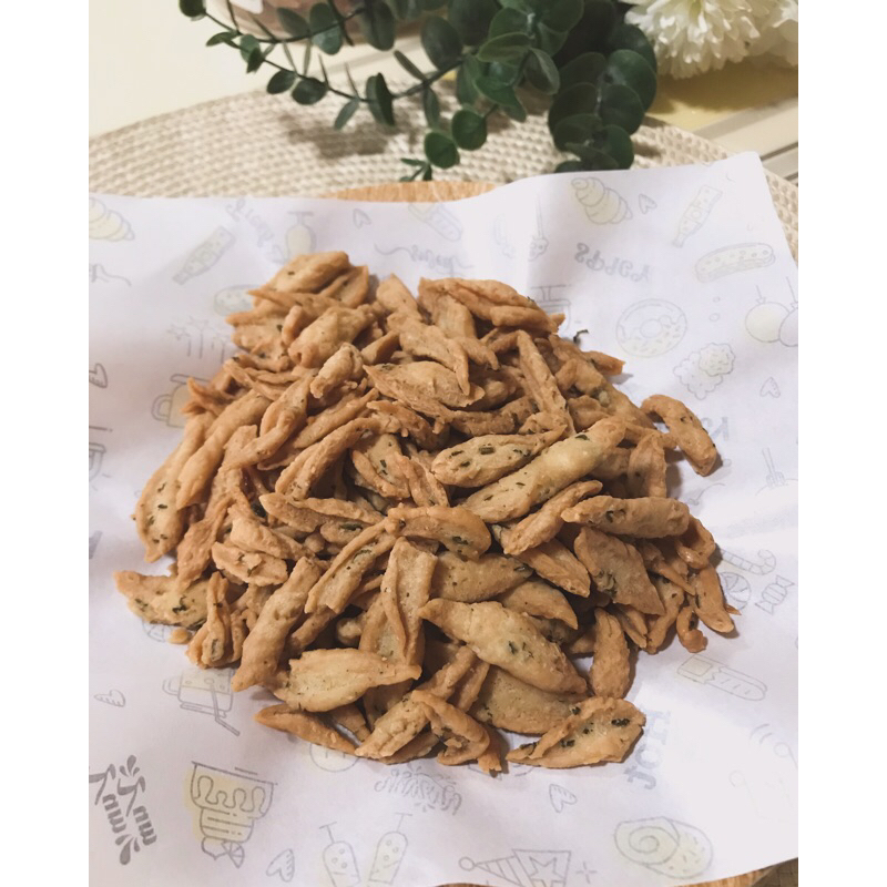 

KUE BAWANG GUNTING Renyah dan Gurih 1 toples