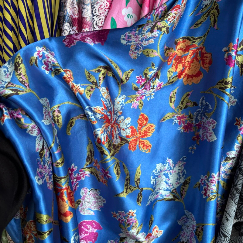 kain satin silk motif bunga  - kain satin motif bunga - kain silk motif bunga - kain satin silk supe