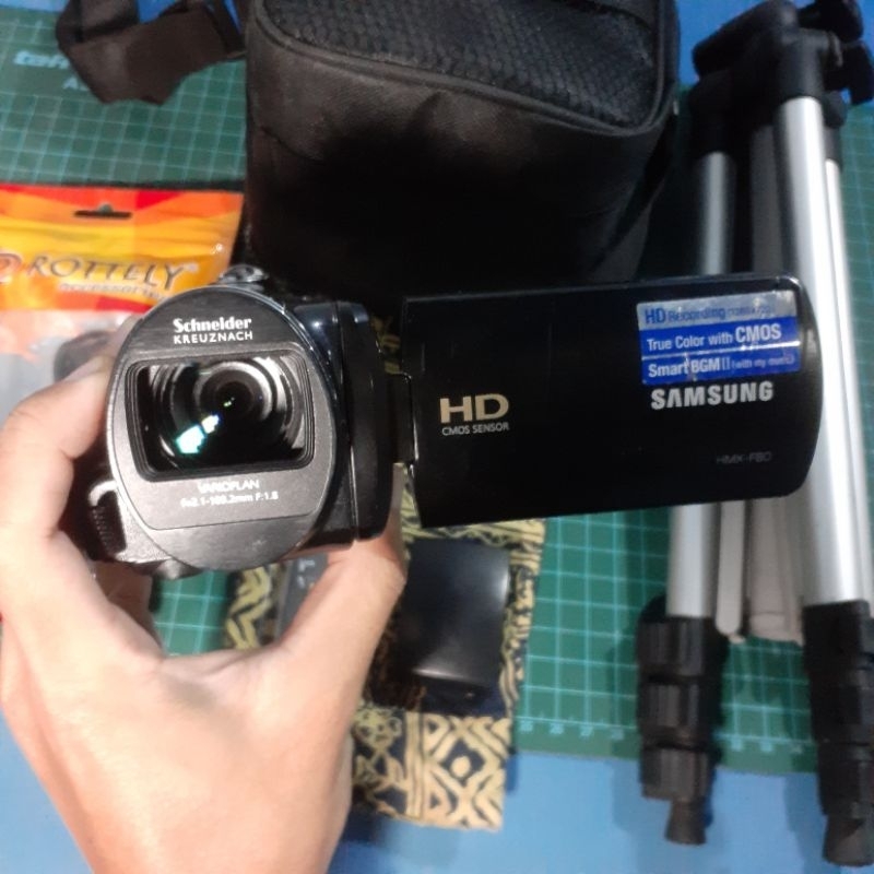 Paket handycam Samsung HMX-F80