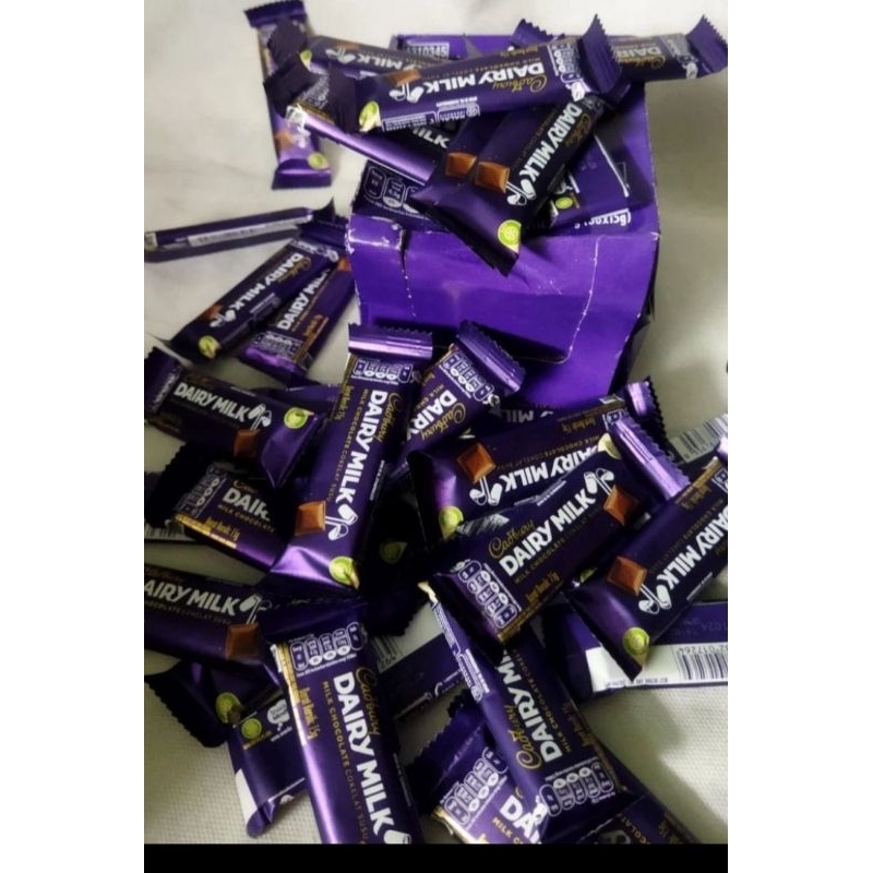 

coklat cadbury @15gr ..1 box isi 36pcs
