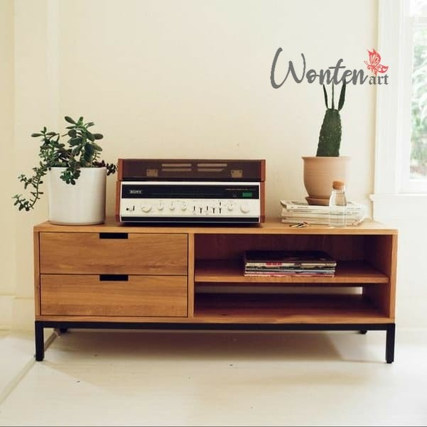 Meja TV Clasis Minimalis – Kombinasi Kayu Jati dan Kaki Besi, Stylish dan Kuat
