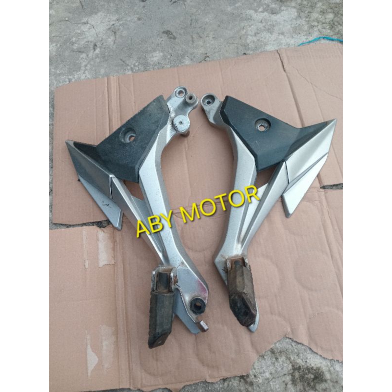 Footstep Bustep Pijakan Kaki Step Belakang Supra X 125 Fi / Original Copotan