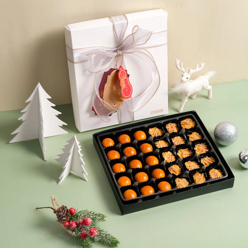 

CHRISTMAS HAMPERS | GIFTBOX NATAL | soft baked cookies | nastar premium full wijsman | almond cheese | kue kering