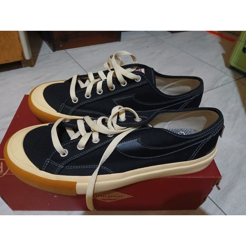 second sepatu Compass Gazelle original