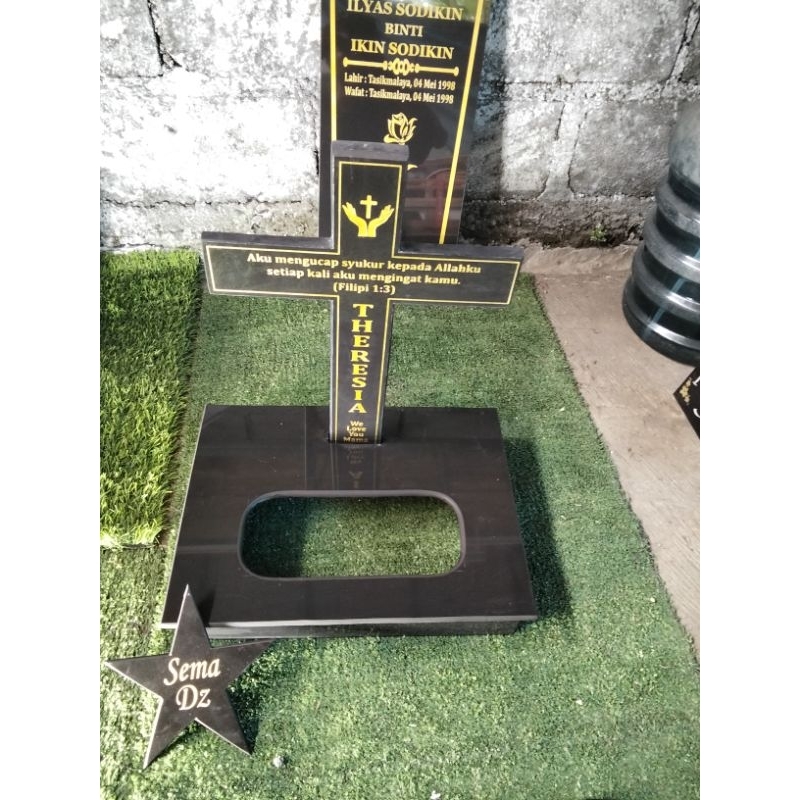 BATU NISAN SALIB SEKAR BUNGA 50x30 MAESAN PACKING KAYU