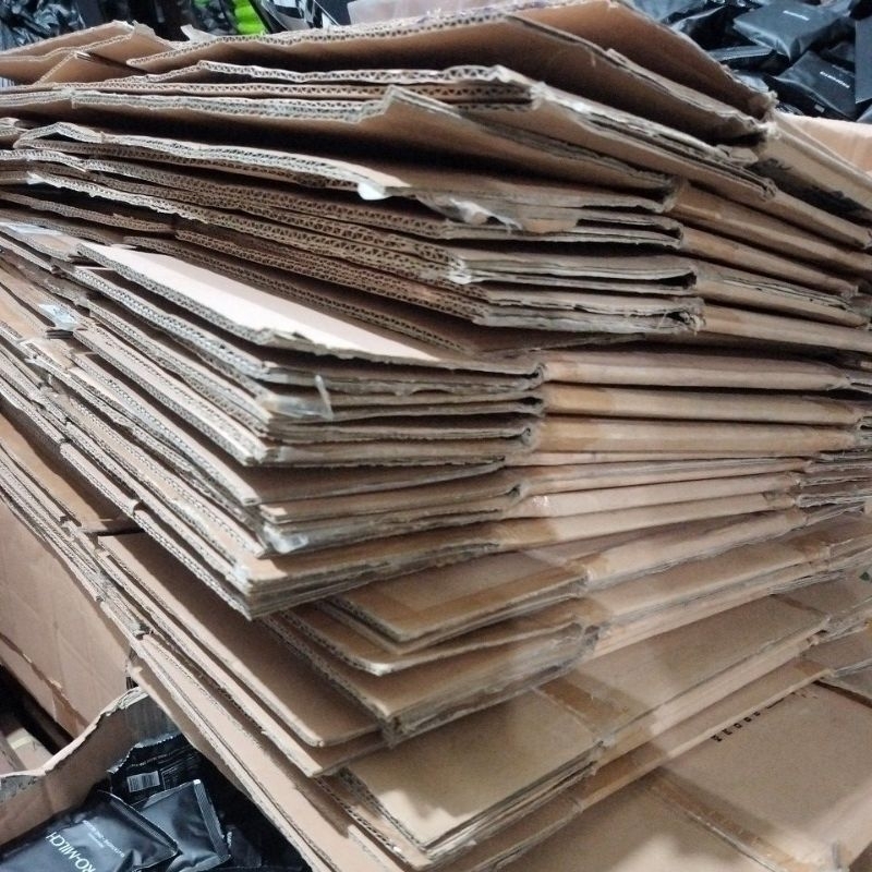 

BUBBLE WRAP KARDUS SECOND SEPERTI BARU / BUBBLE WRAP KARDUS MAKANAN RANSUM NARAGA EPROKAL TNI / KARDUS PACKING