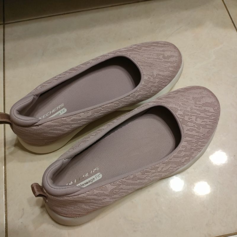 sepatu wanita merk Skechers