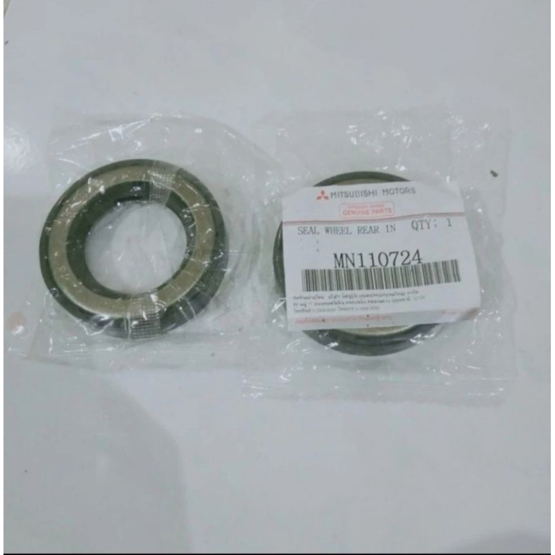 SEAL RODA BELAKANG DALAM MITSUBISHI TRITON MN110724