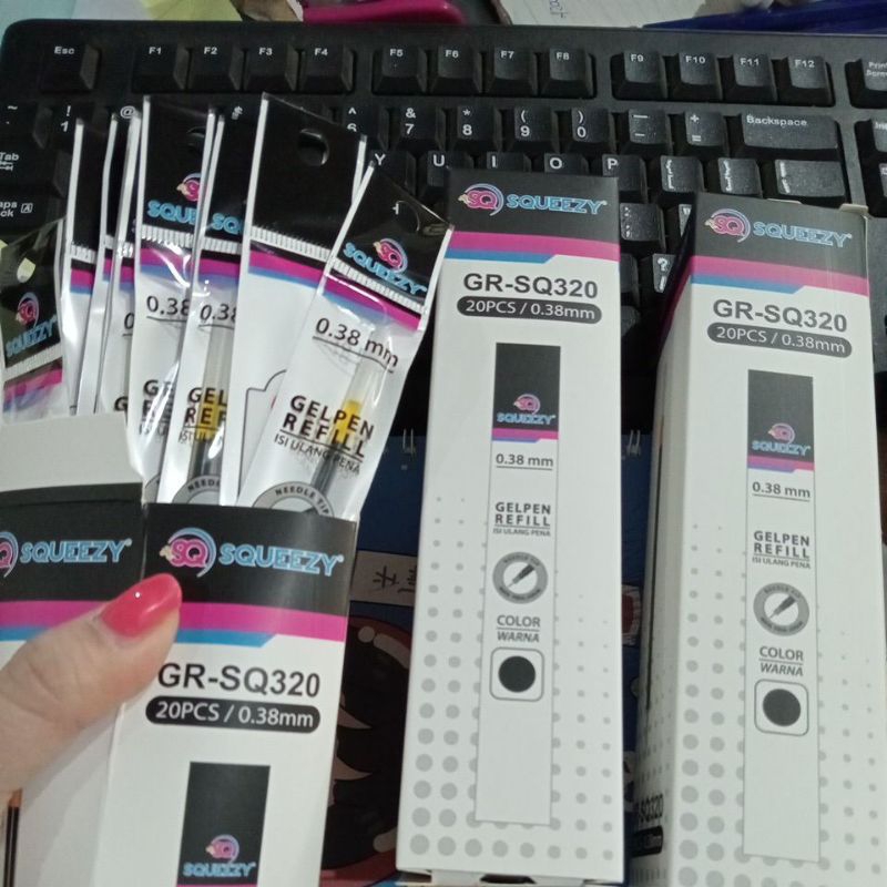

Refil pen gel murah merk Squeezy.1box isi 20pcs.harga per box.tinta wrn hitam