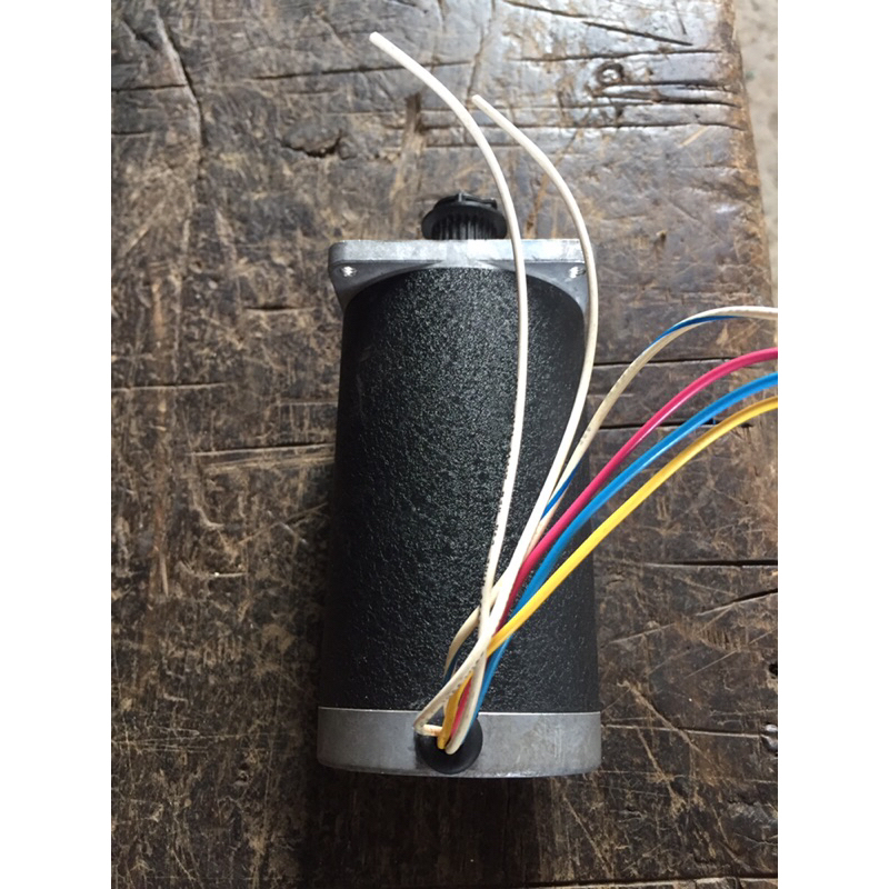 steper motor nema 23 long. 4.6A. 6 Wire