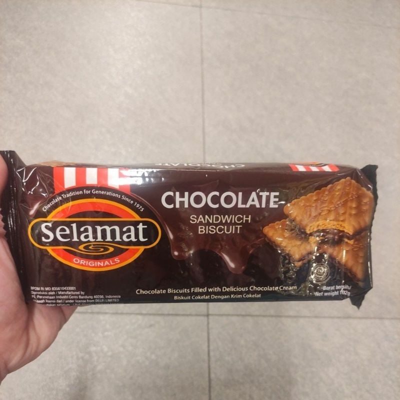 

SELAMAT CHOCOLATE SANDWICH BISCUIT WITH DELICIOUS CHOCOLATE CREAM 102gr