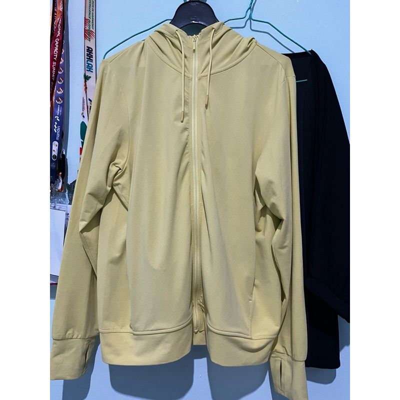 Preloved Uniqlo Yellow AIRSM XL