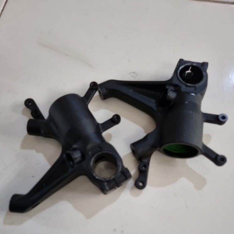 upside down usd kaki sepatu bawah shock radial Suzuki GSXR GSX 750 1000 1300 ukuran 43 mm asli origi