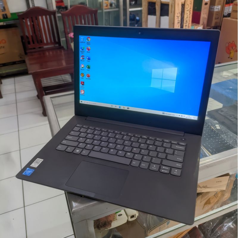 Laptop Lenovo V130 Second. Intel Celeron N4000. RAM 4 GB SSD 128 GB. HARGA MURAH.